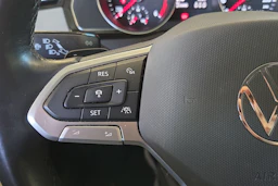 Sininen Volkswagen PASSAT 2022 kuva 13.
