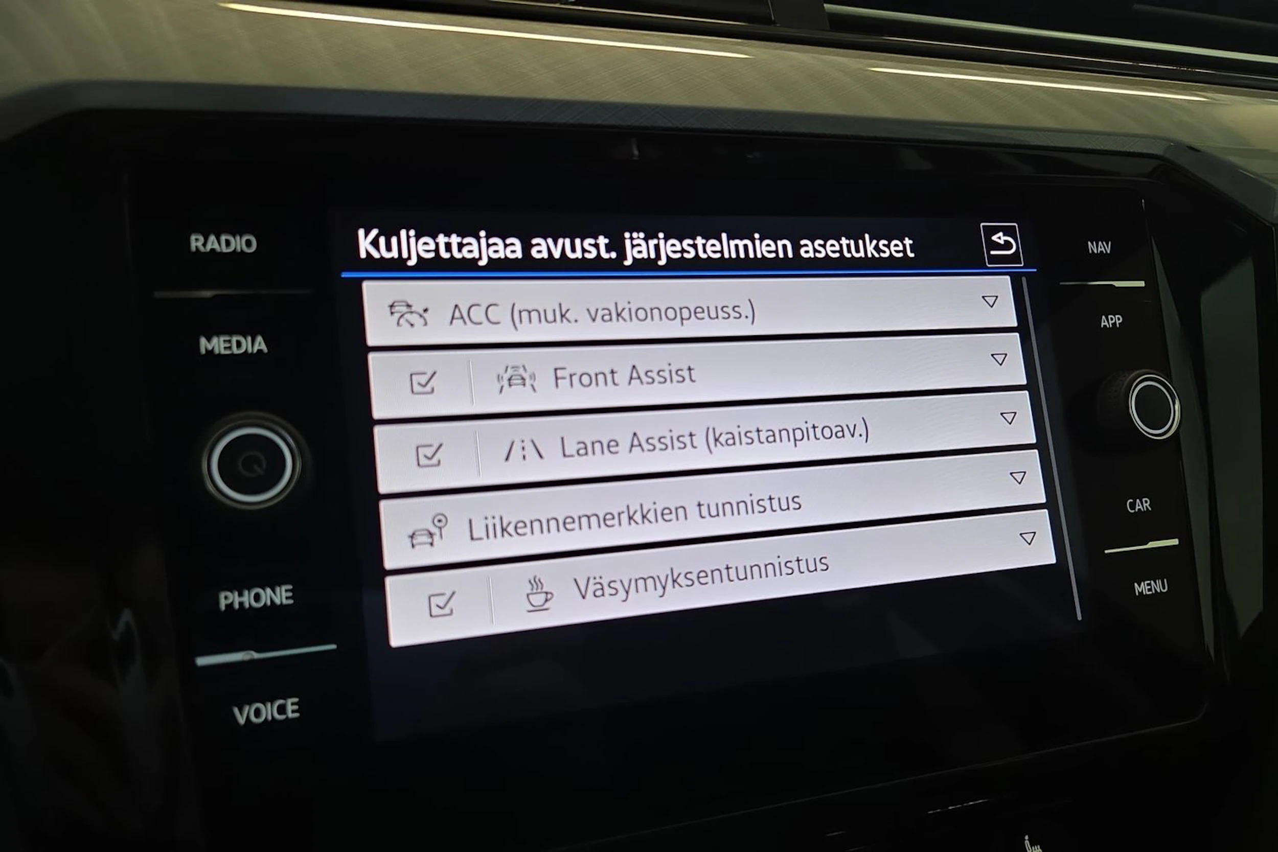 Sininen Volkswagen PASSAT 2022 kuva 15.