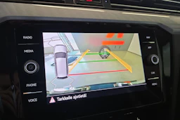 Sininen Volkswagen PASSAT 2022 kuva 18.