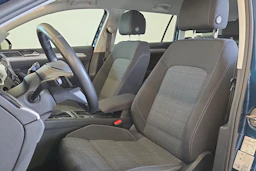Sininen Volkswagen PASSAT 2022 kuva 20.
