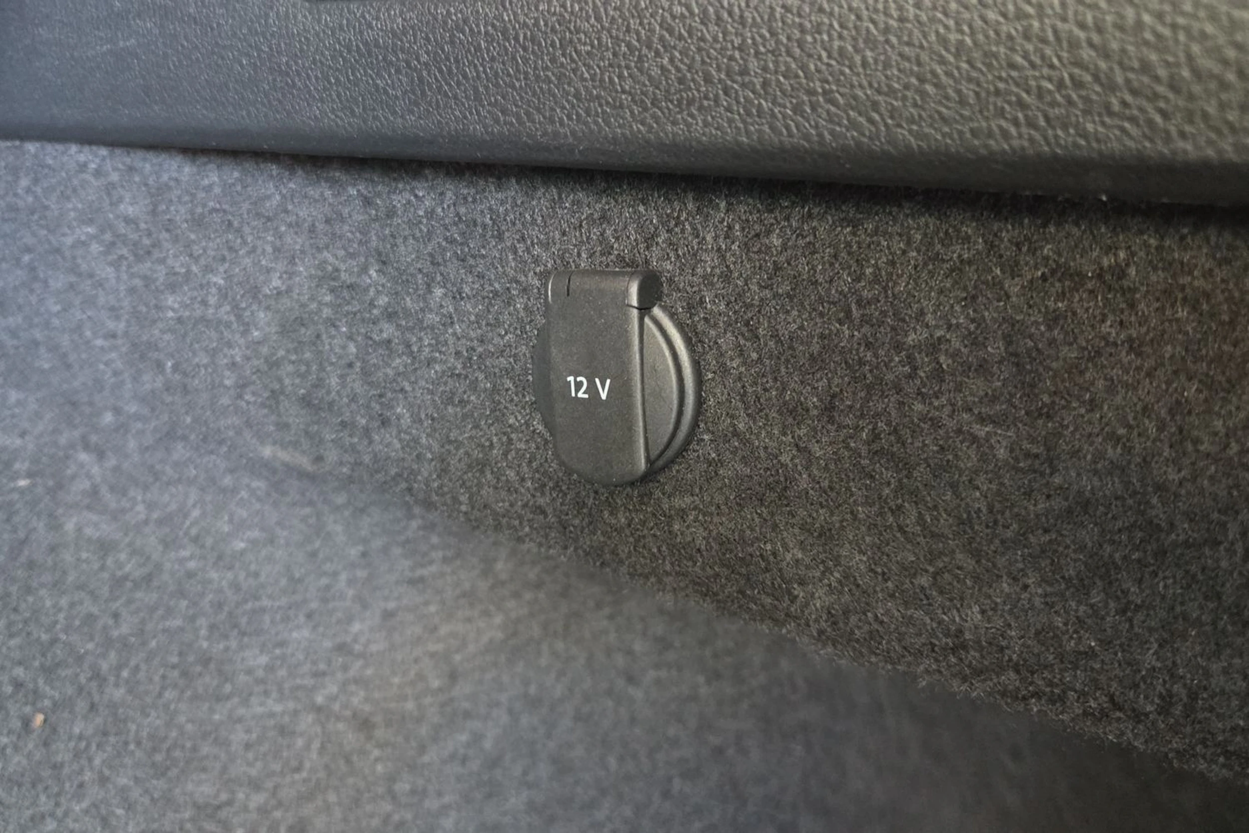 Sininen Volkswagen PASSAT 2022 kuva 24.