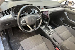 harmaa Volkswagen Passat 2022 kuva 8.