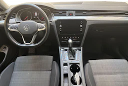 harmaa Volkswagen Passat 2022 kuva 9.