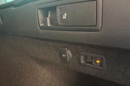 harmaa Volkswagen Passat 2022 kuva 18.