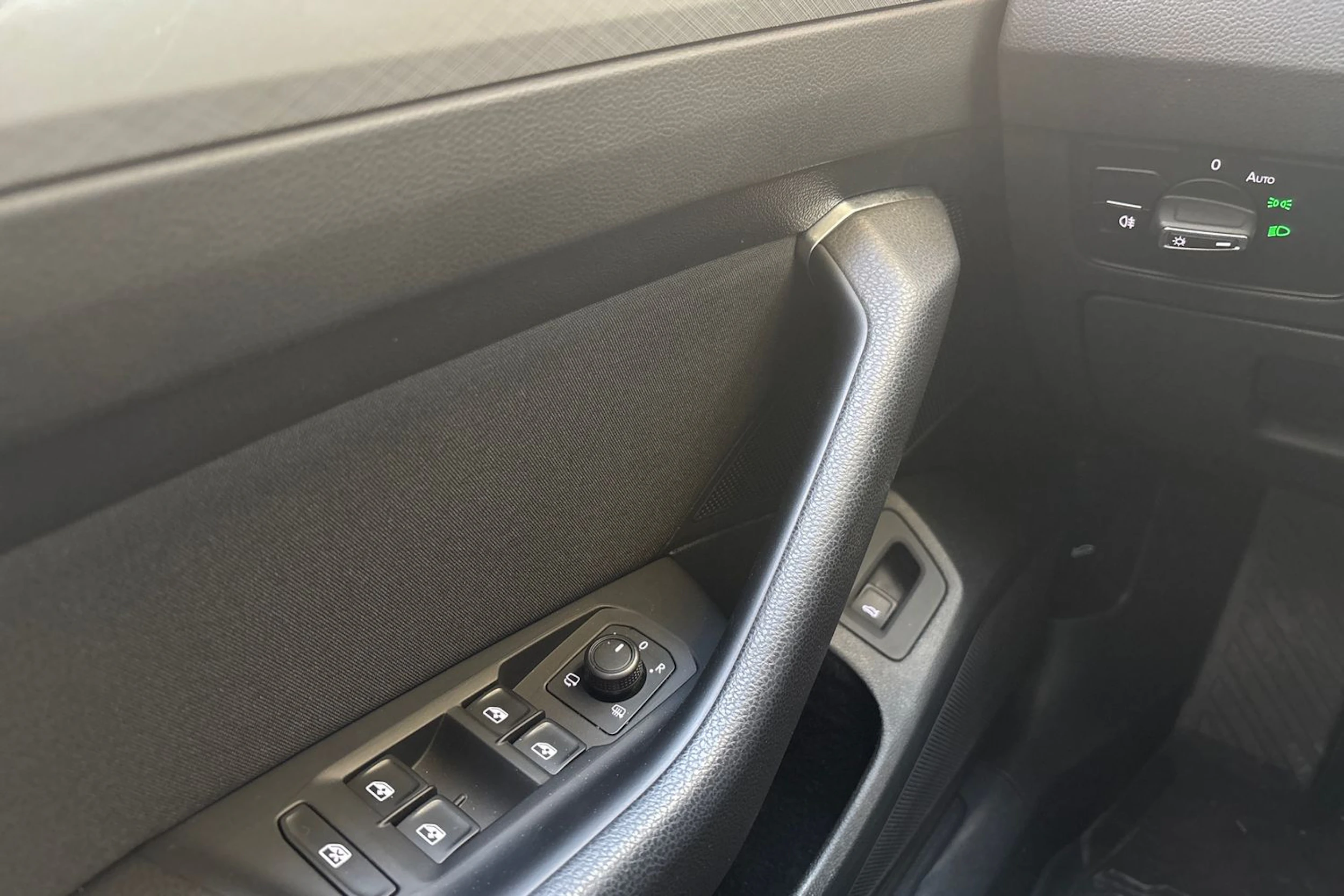 harmaa Volkswagen Passat 2022 kuva 19.