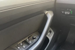 harmaa Volkswagen Passat 2022 kuva 19.