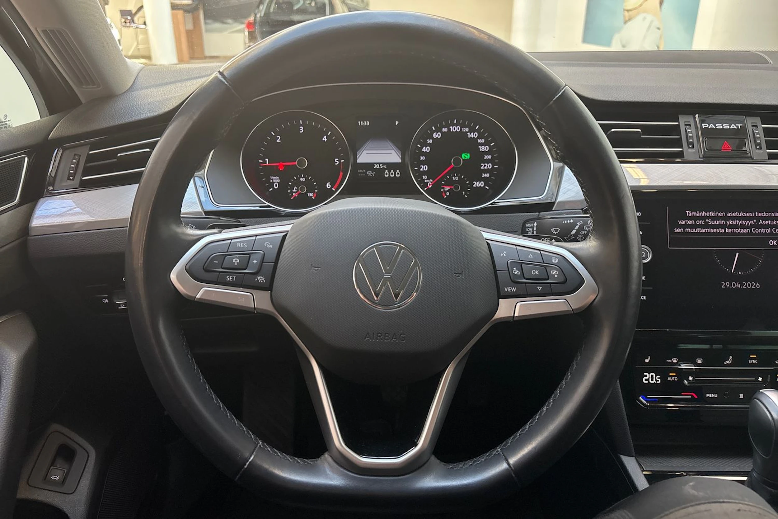 harmaa Volkswagen Passat 2022 kuva 20.