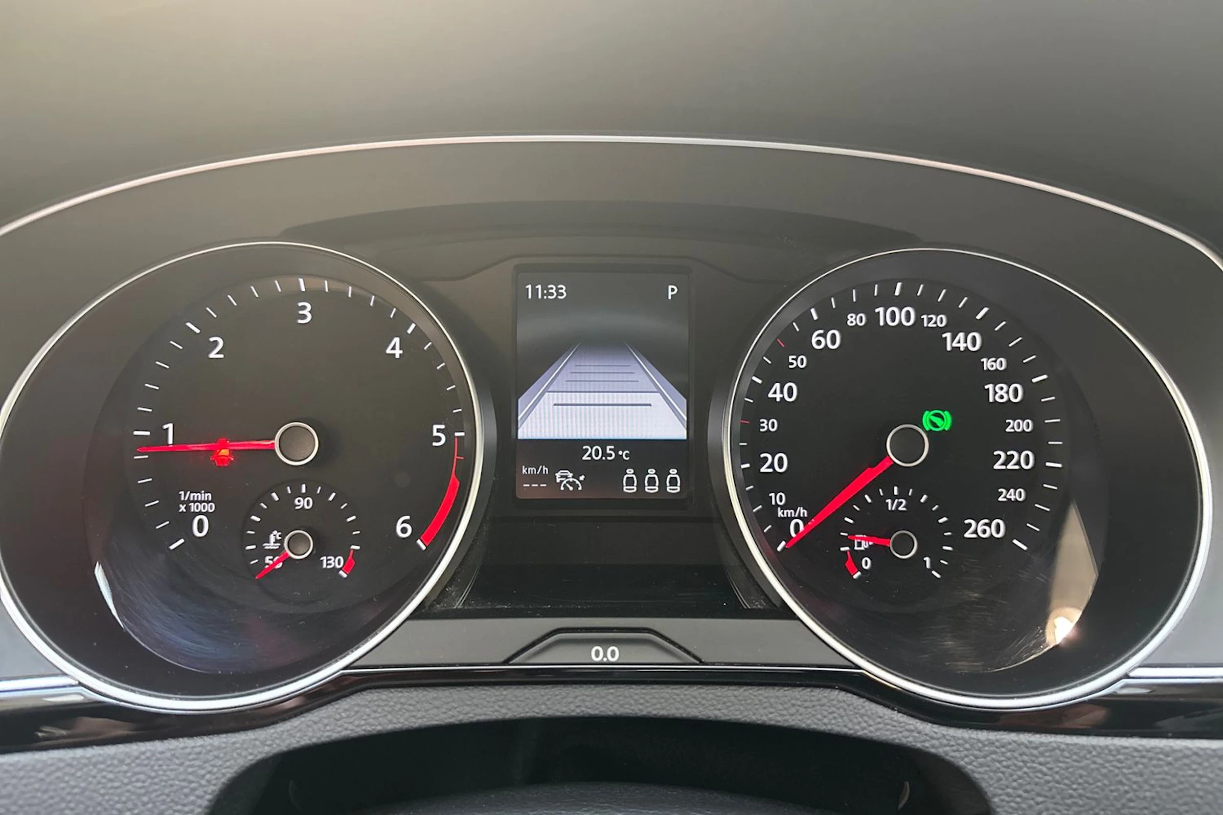 harmaa Volkswagen Passat 2022 kuva 21.