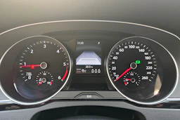 harmaa Volkswagen Passat 2022 kuva 21.