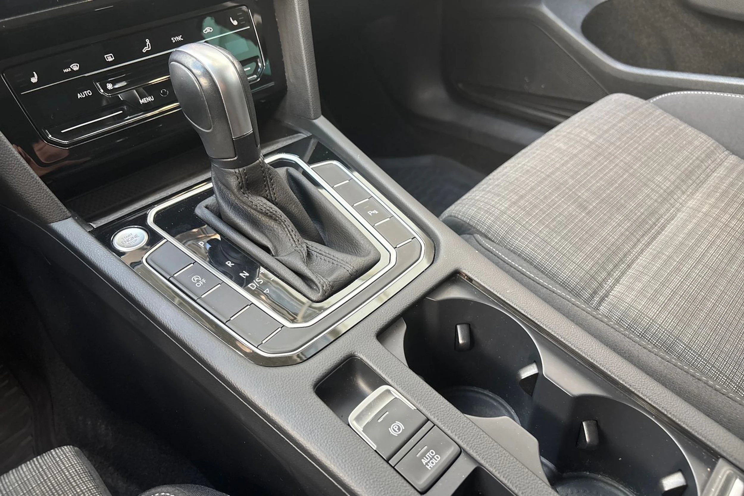 harmaa Volkswagen Passat 2022 kuva 24.
