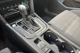 harmaa Volkswagen Passat 2022 kuva 24.