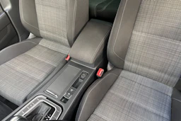 harmaa Volkswagen Passat 2022 kuva 25.