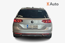 harmaa Volkswagen Passat 2022 kuva 3.