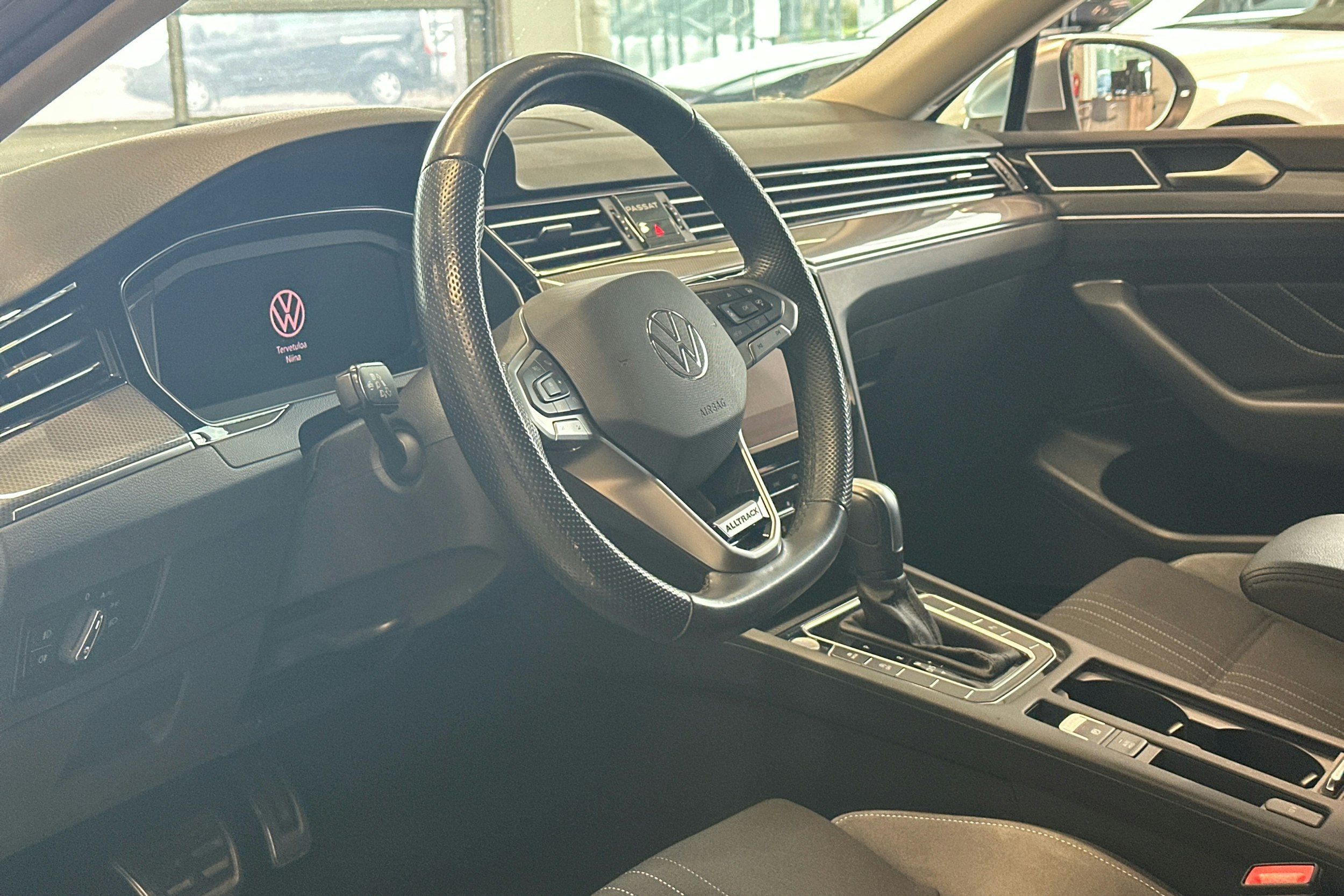 harmaa Volkswagen Passat 2022 kuva 6.