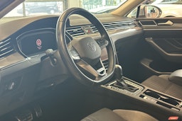 harmaa Volkswagen Passat 2022 kuva 6.