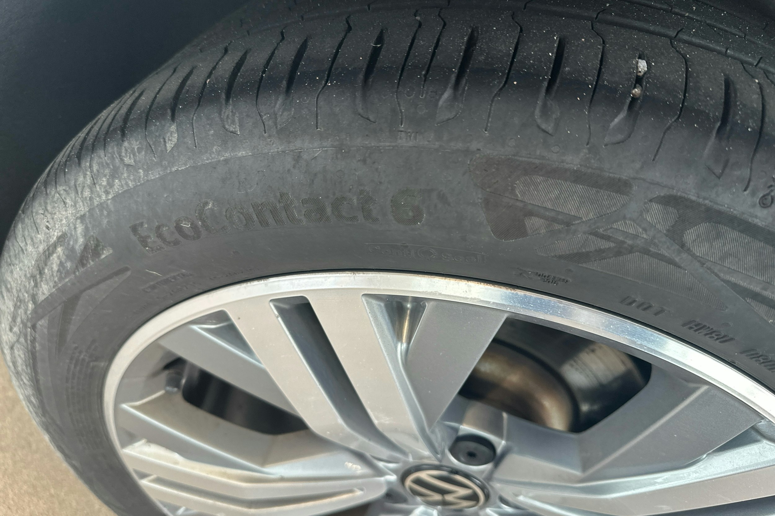 harmaa Volkswagen Passat 2022 kuva 10.