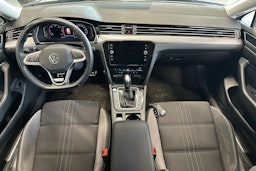harmaa Volkswagen Passat 2022 kuva 11.