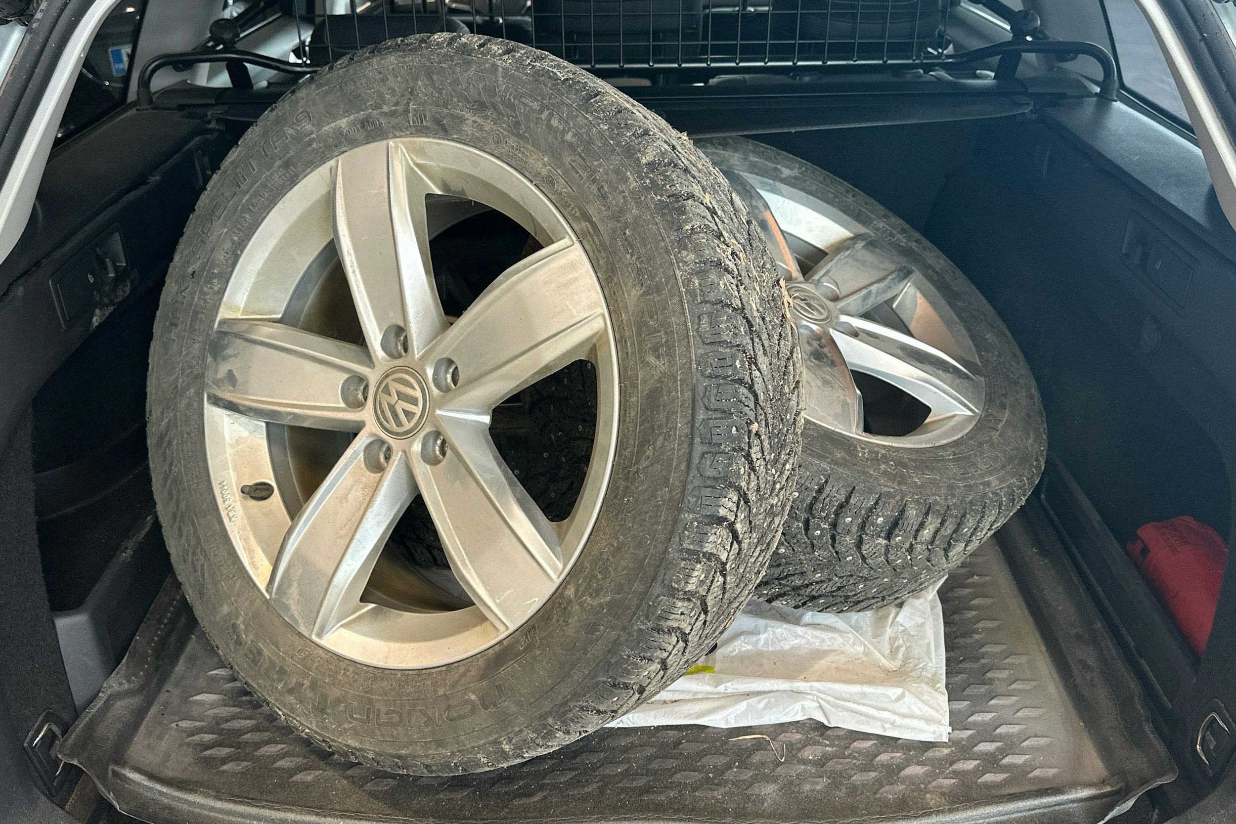 harmaa Volkswagen Passat 2022 kuva 13.
