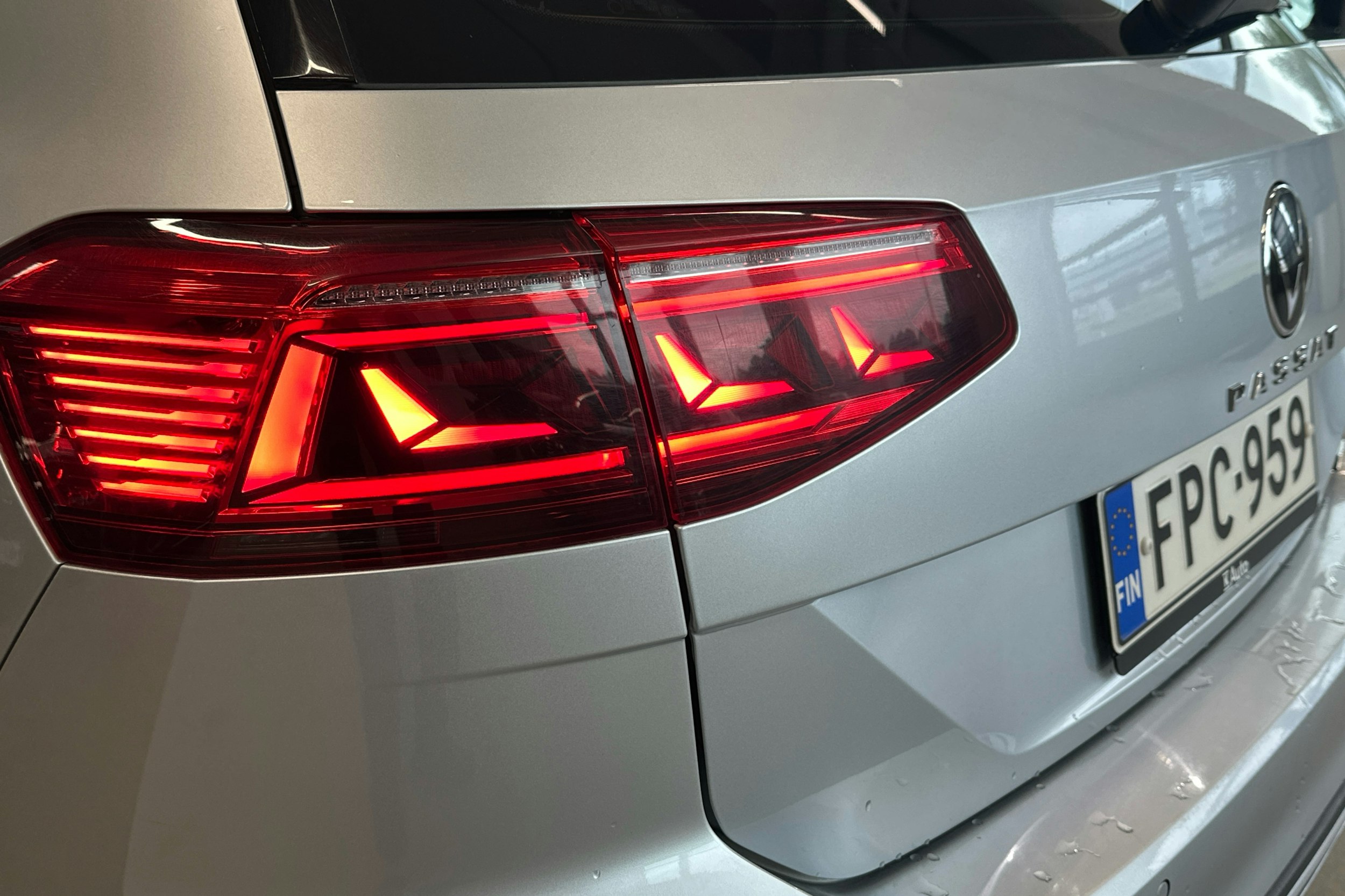 harmaa Volkswagen Passat 2022 kuva 14.
