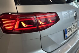 harmaa Volkswagen Passat 2022 kuva 14.