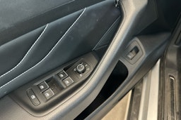 harmaa Volkswagen Passat 2022 kuva 19.