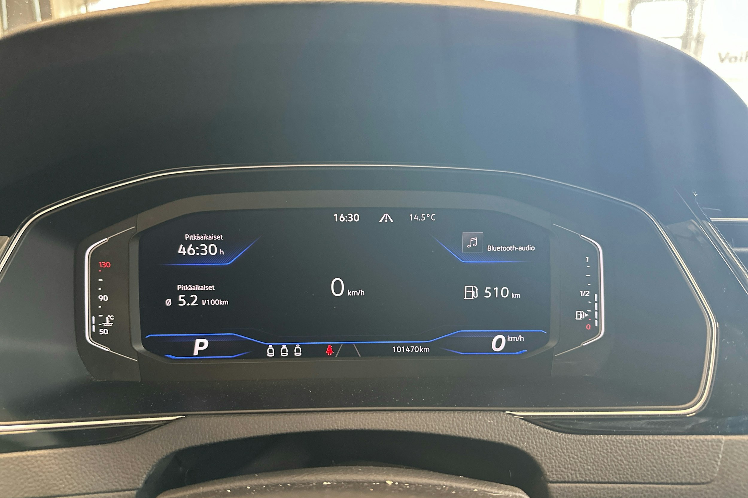 harmaa Volkswagen Passat 2022 kuva 24.