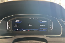 harmaa Volkswagen Passat 2022 kuva 24.