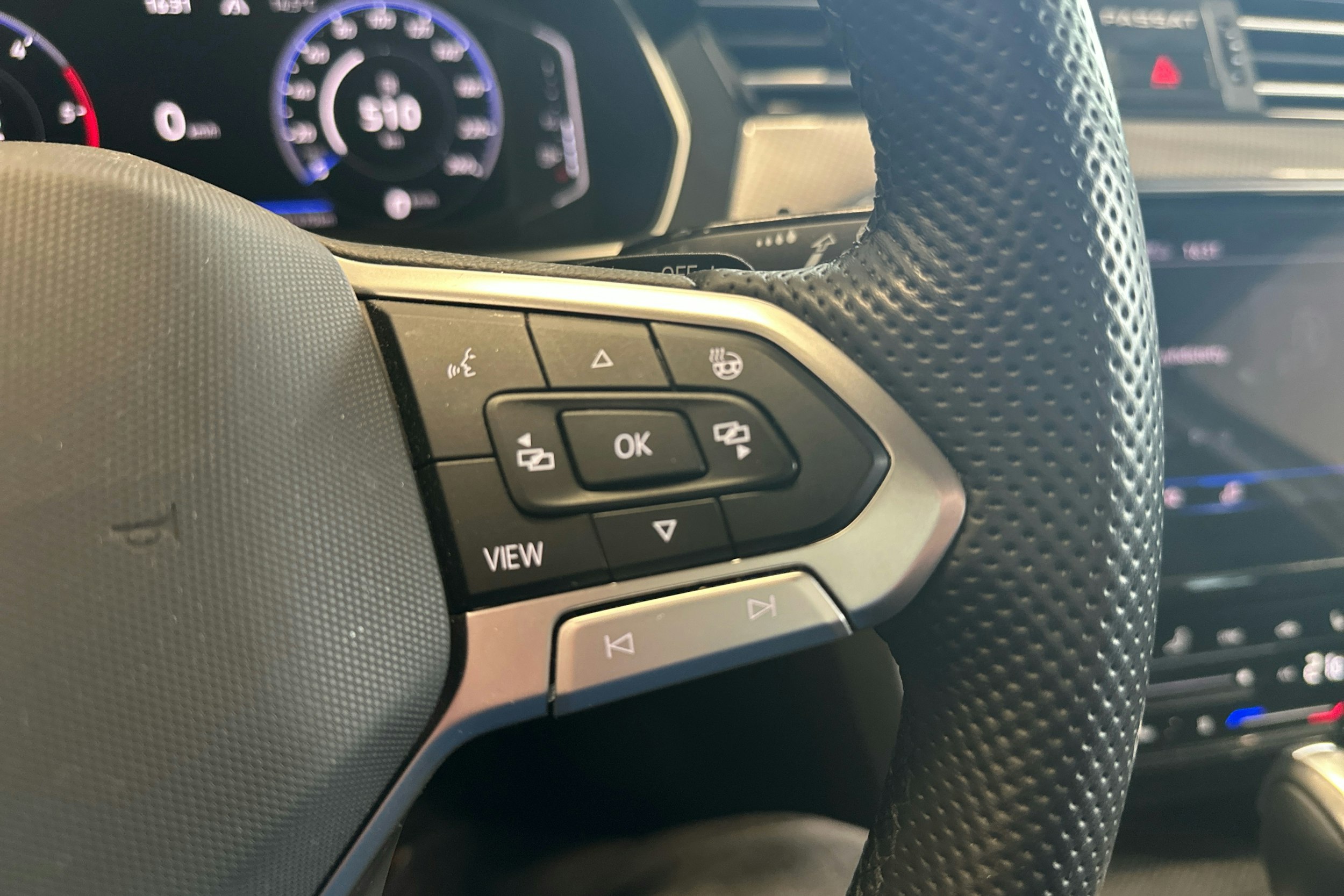 harmaa Volkswagen Passat 2022 kuva 26.