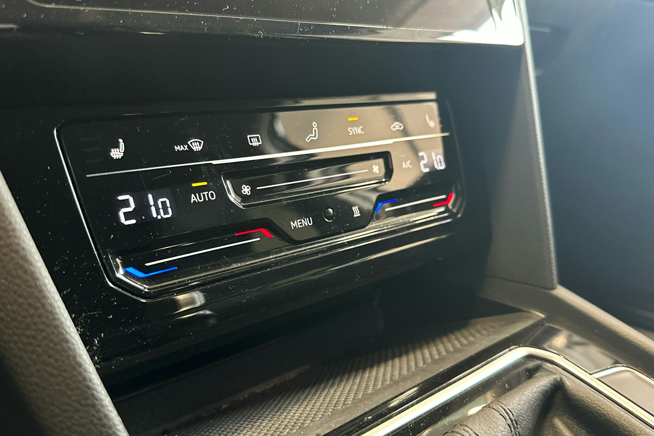 harmaa Volkswagen Passat 2022 kuva 29.