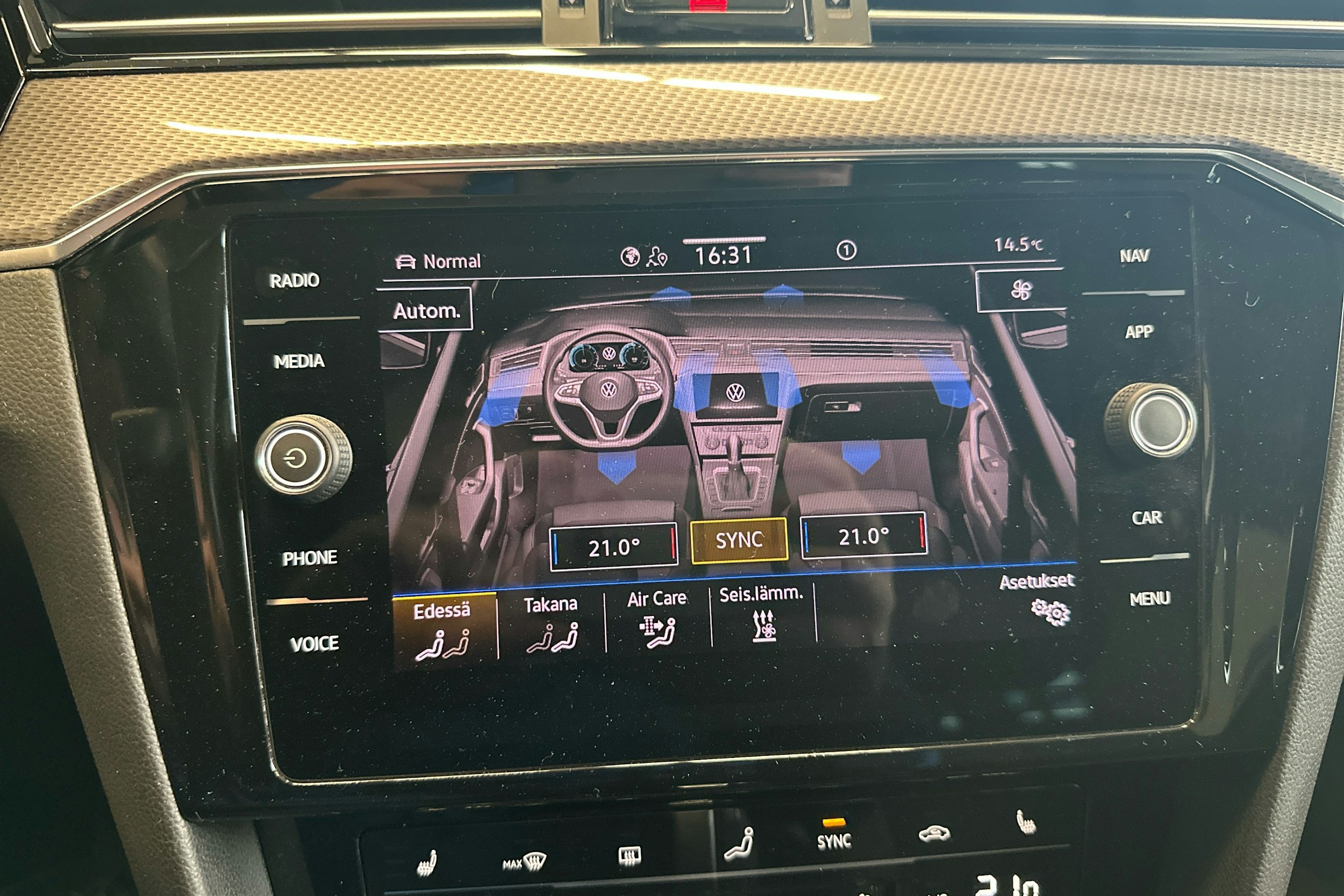 harmaa Volkswagen Passat 2022 kuva 30.