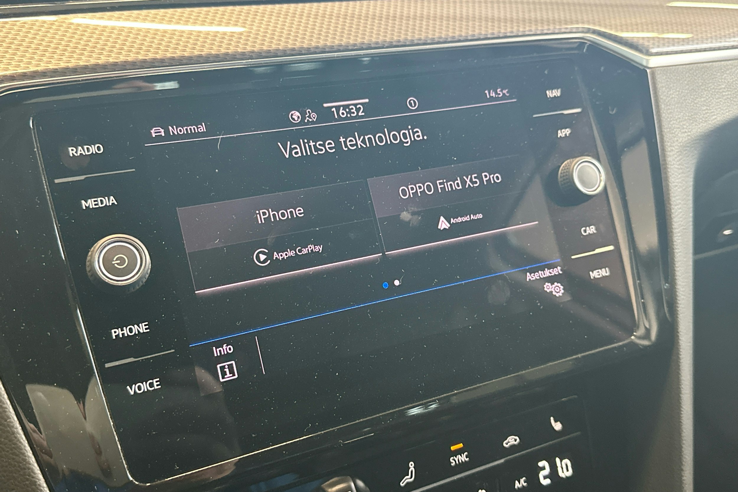 harmaa Volkswagen Passat 2022 kuva 32.