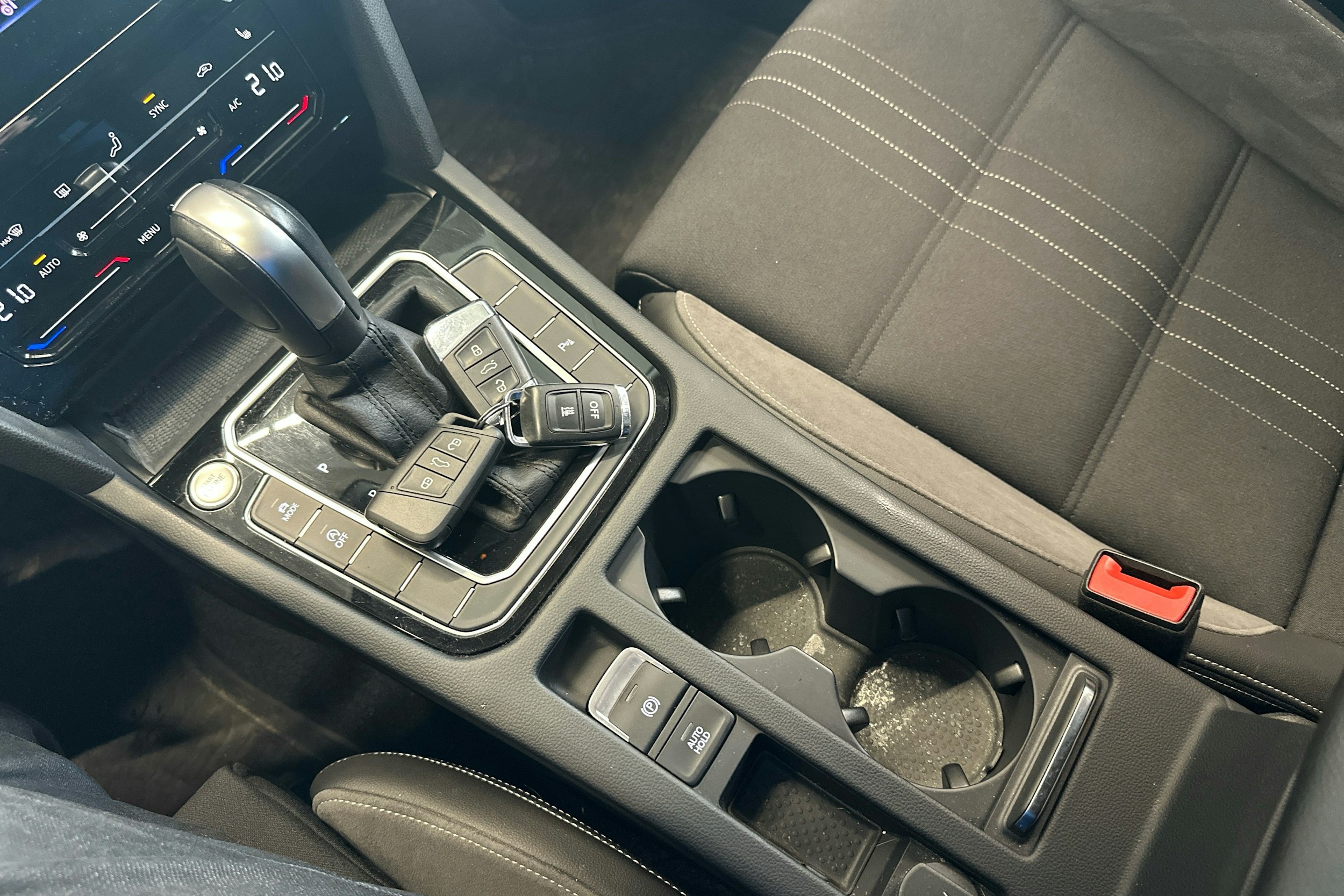 harmaa Volkswagen Passat 2022 kuva 33.