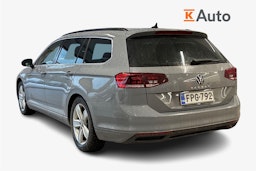 harmaa Volkswagen Passat 2022 kuva 2.