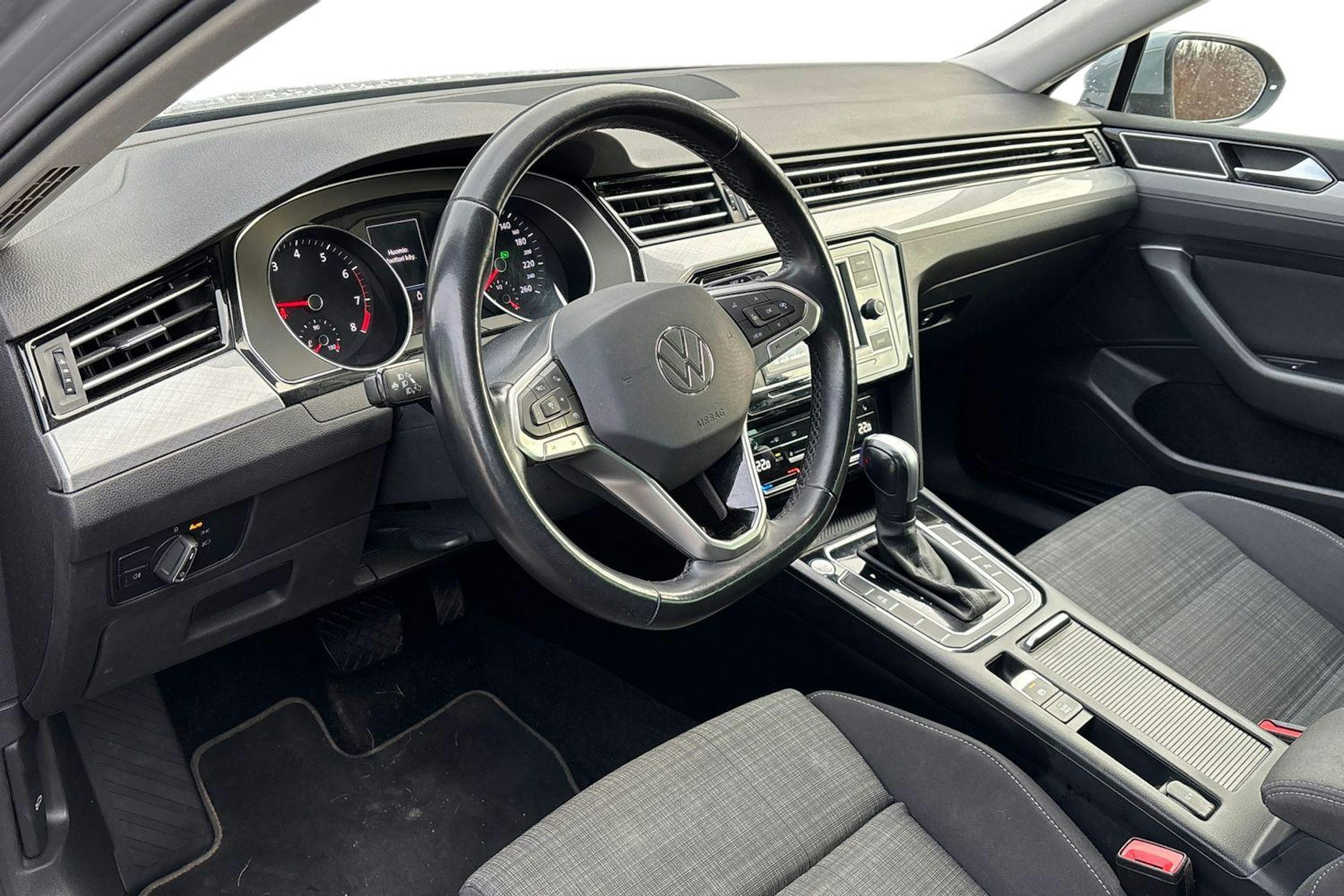 harmaa Volkswagen Passat 2022 kuva 3.