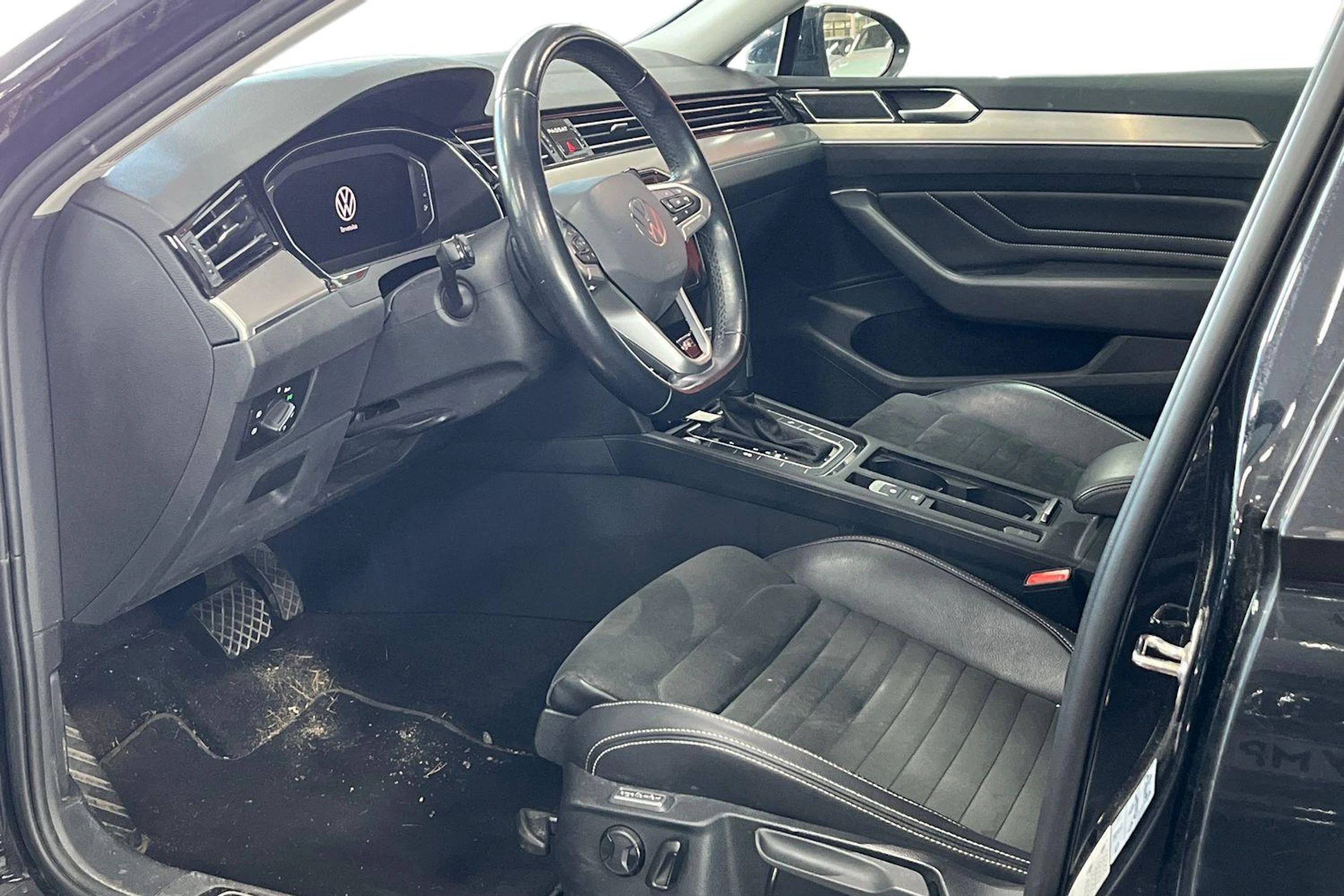 Musta Volkswagen PASSAT 2022 kuva 3.