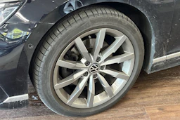 Musta Volkswagen PASSAT 2022 kuva 4.
