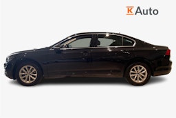 musta Volkswagen Passat 2022 kuva 6.