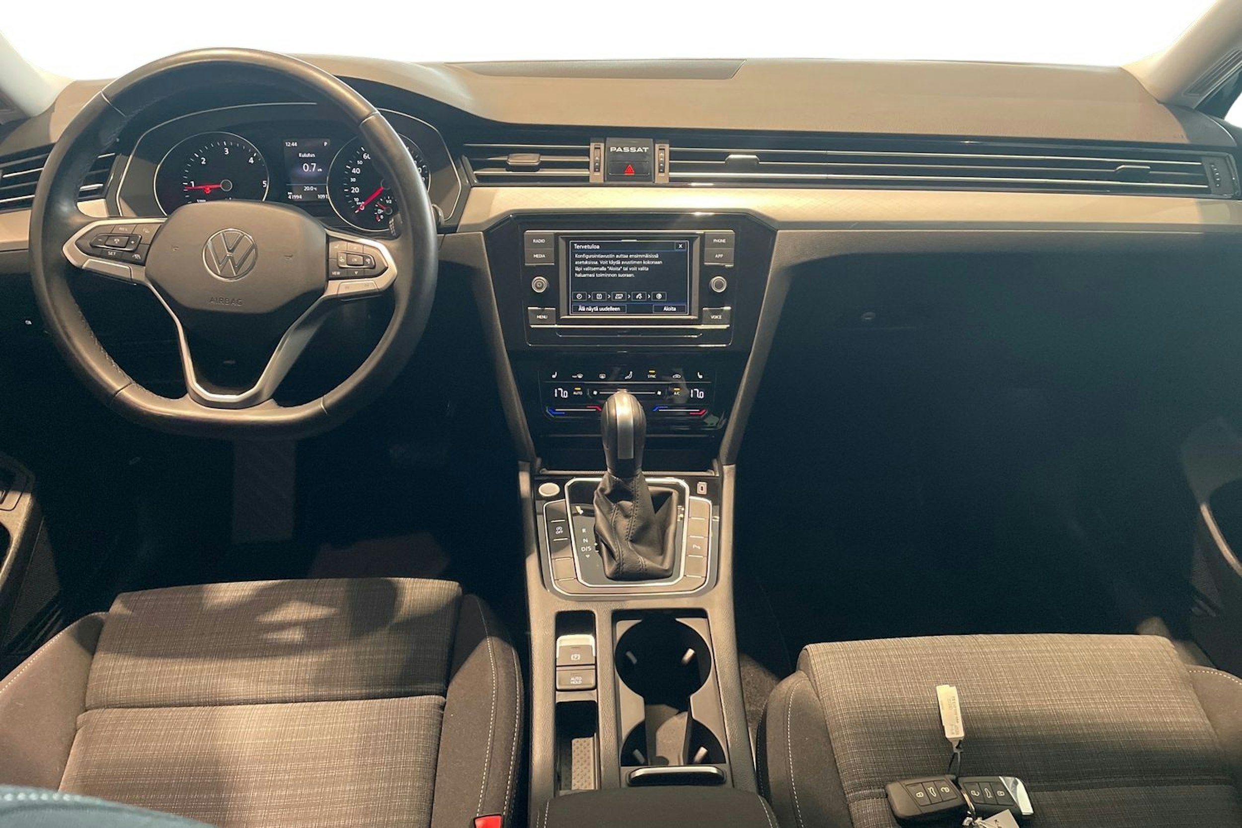 musta Volkswagen Passat 2022 kuva 9.