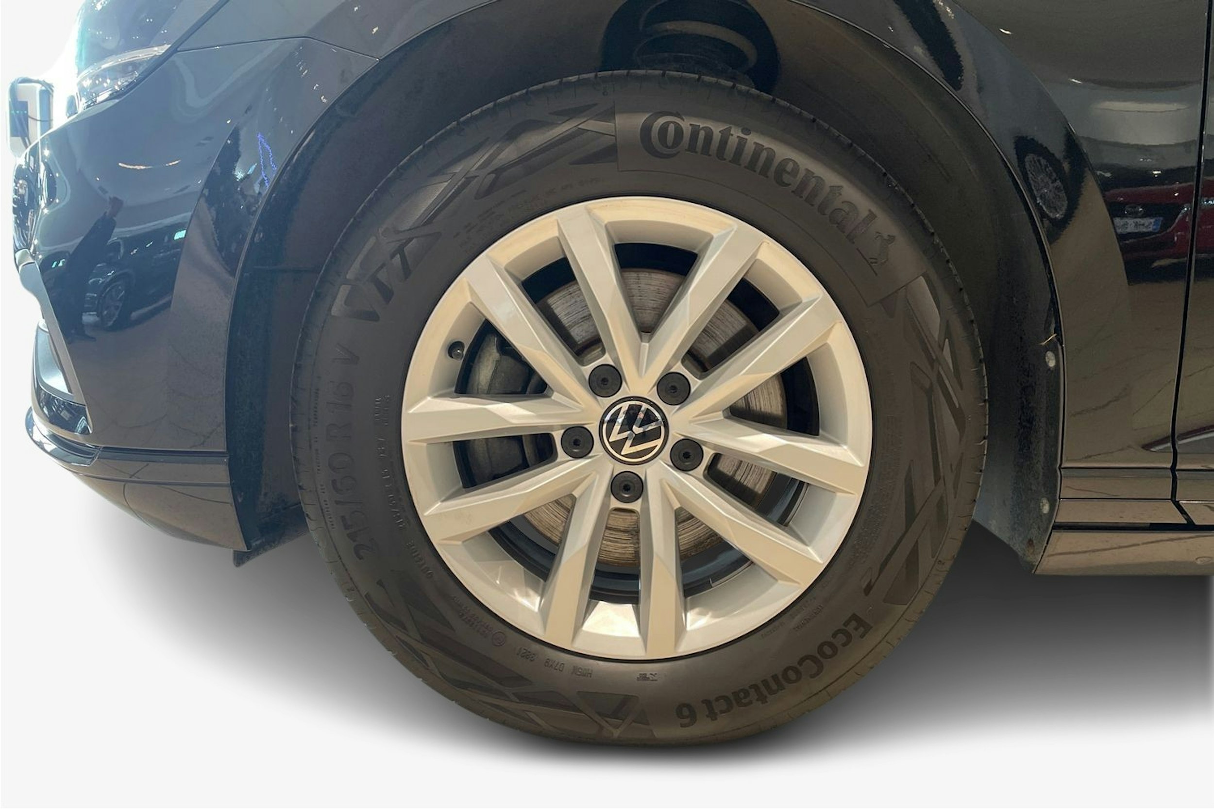 musta Volkswagen Passat 2022 kuva 11.