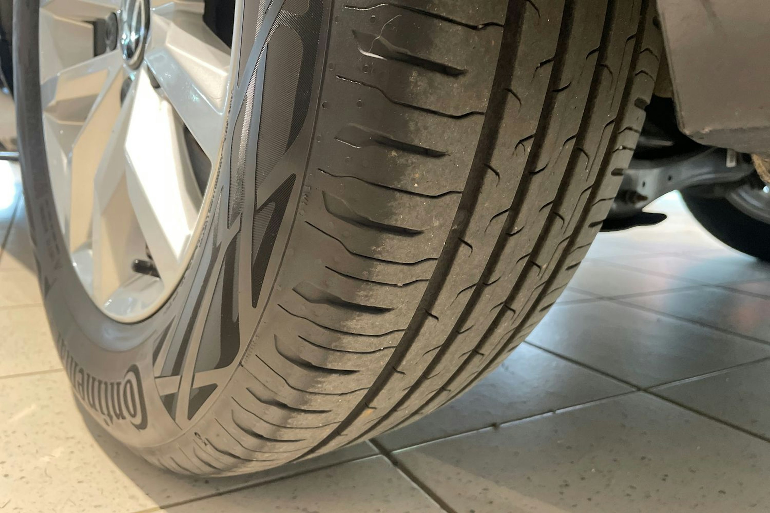 musta Volkswagen Passat 2022 kuva 13.
