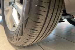 musta Volkswagen Passat 2022 kuva 13.