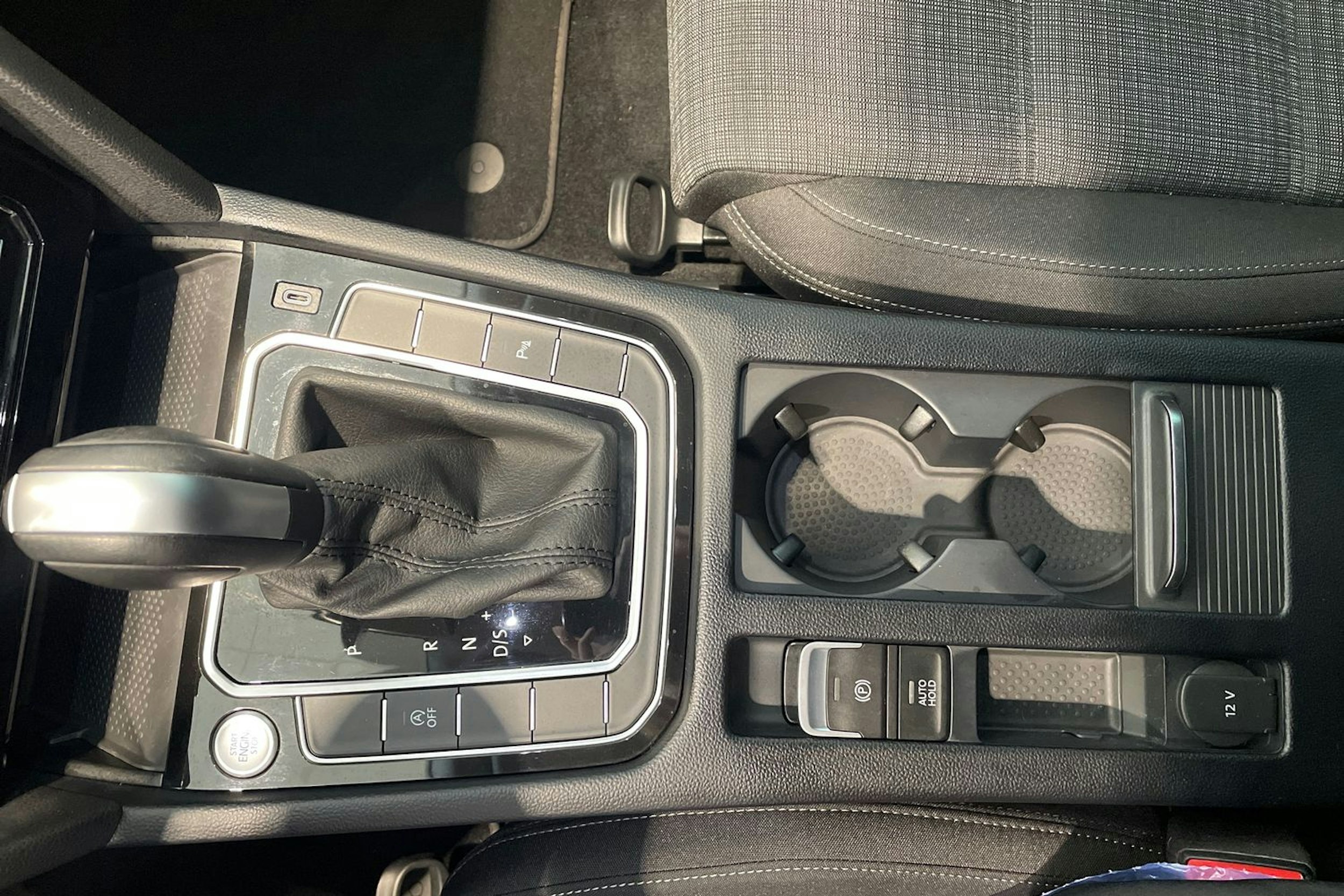 musta Volkswagen Passat 2022 kuva 16.