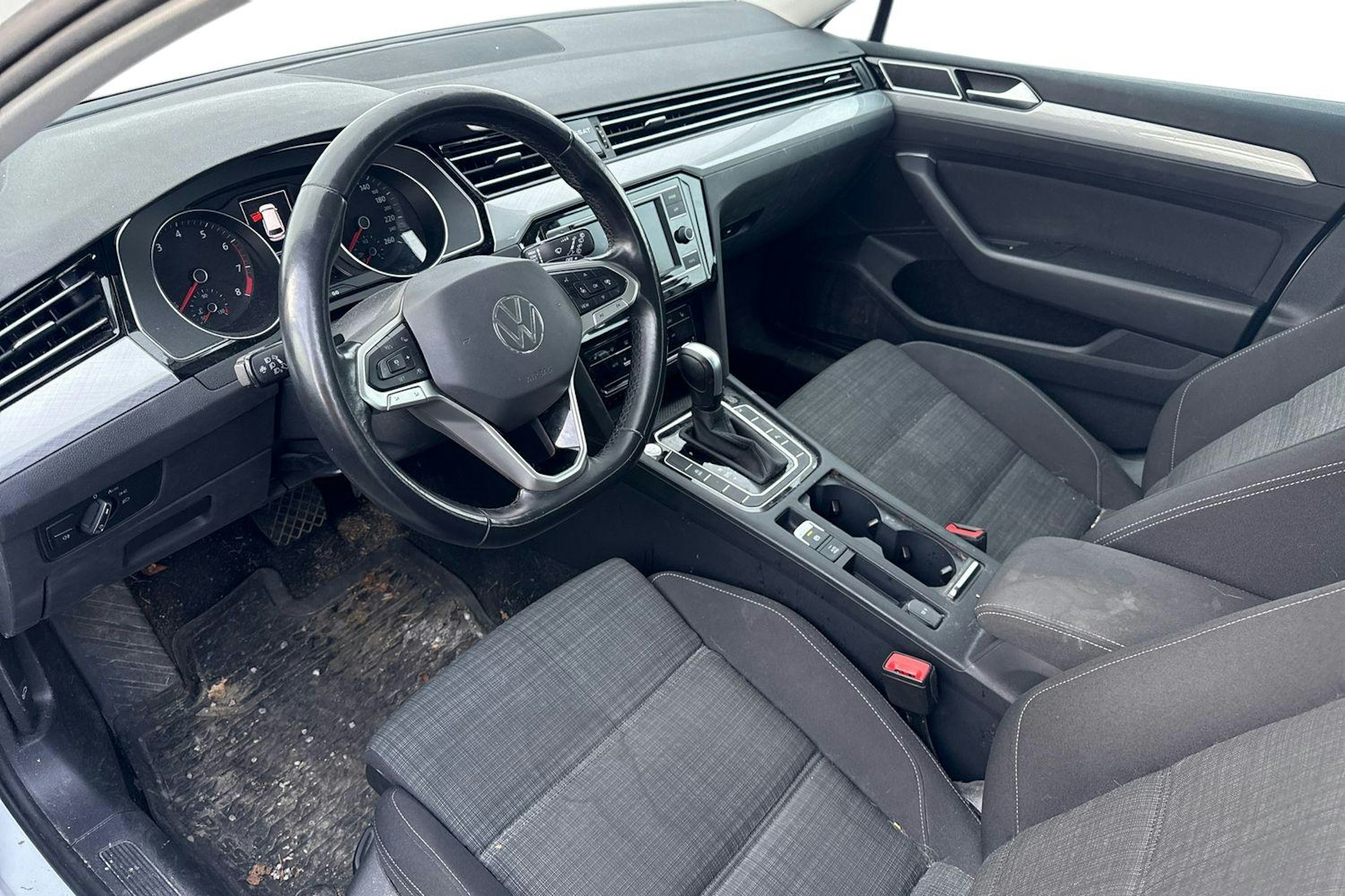 valkoinen Volkswagen Passat 2022 kuva 3.