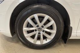 valkoinen Volkswagen Passat 2022 kuva 9.