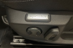 valkoinen Volkswagen Passat 2022 kuva 12.