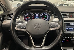 valkoinen Volkswagen Passat 2022 kuva 13.