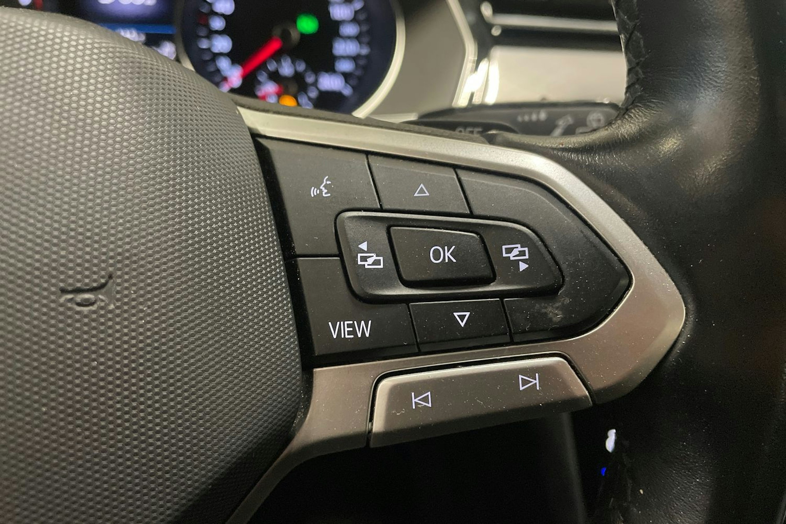 valkoinen Volkswagen Passat 2022 kuva 14.