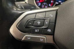 valkoinen Volkswagen Passat 2022 kuva 15.