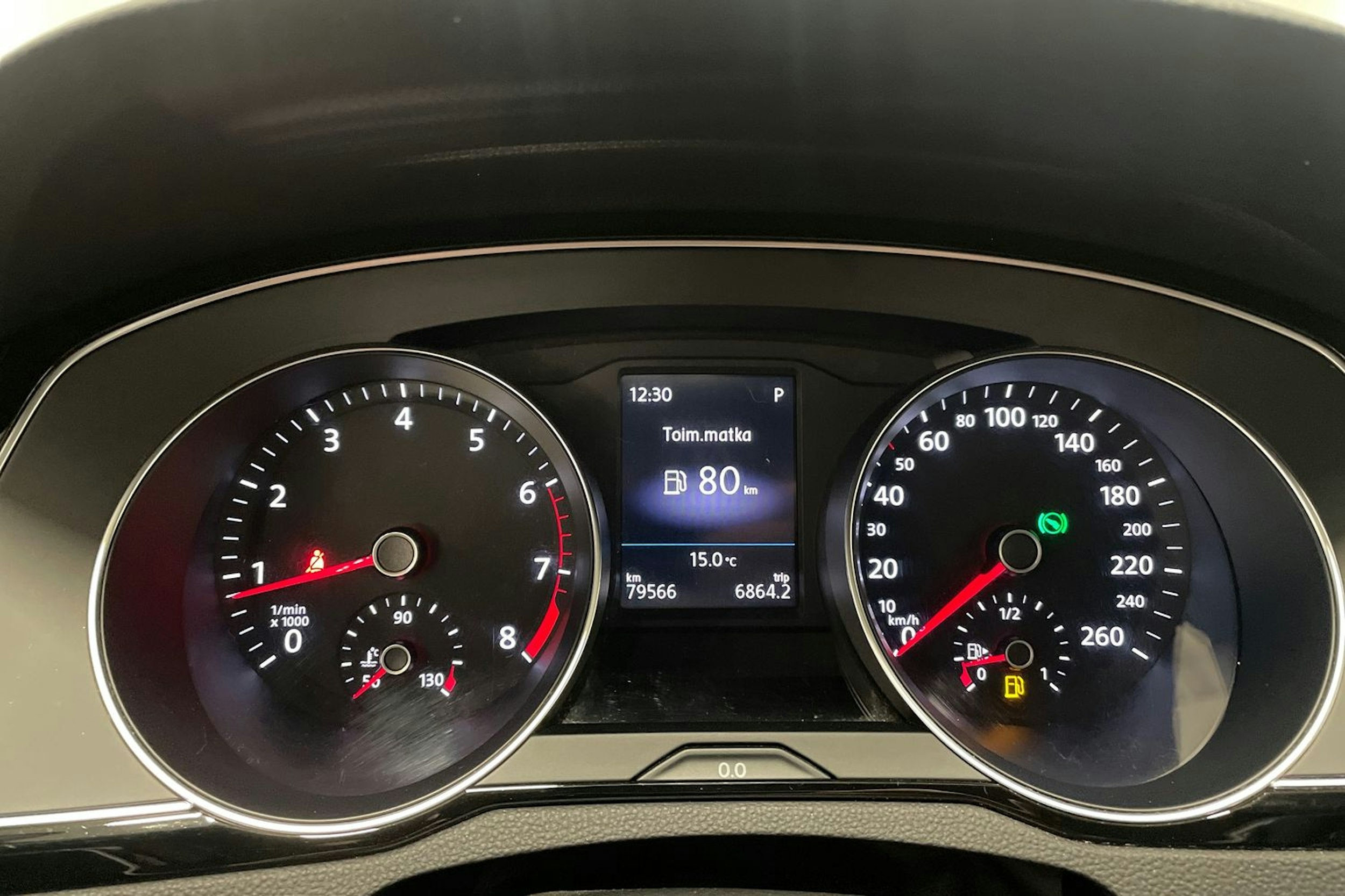 valkoinen Volkswagen Passat 2022 kuva 16.
