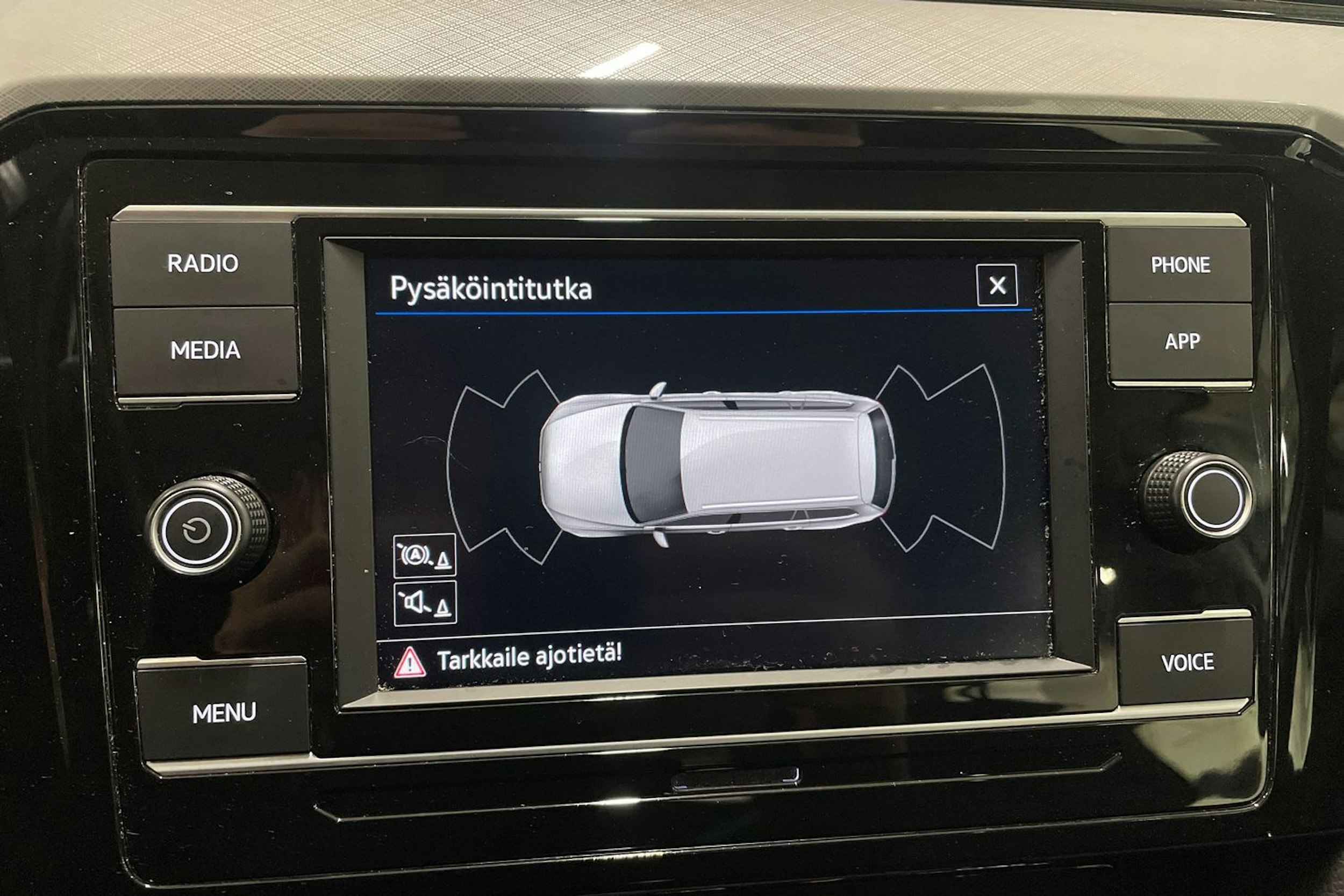 valkoinen Volkswagen Passat 2022 kuva 18.